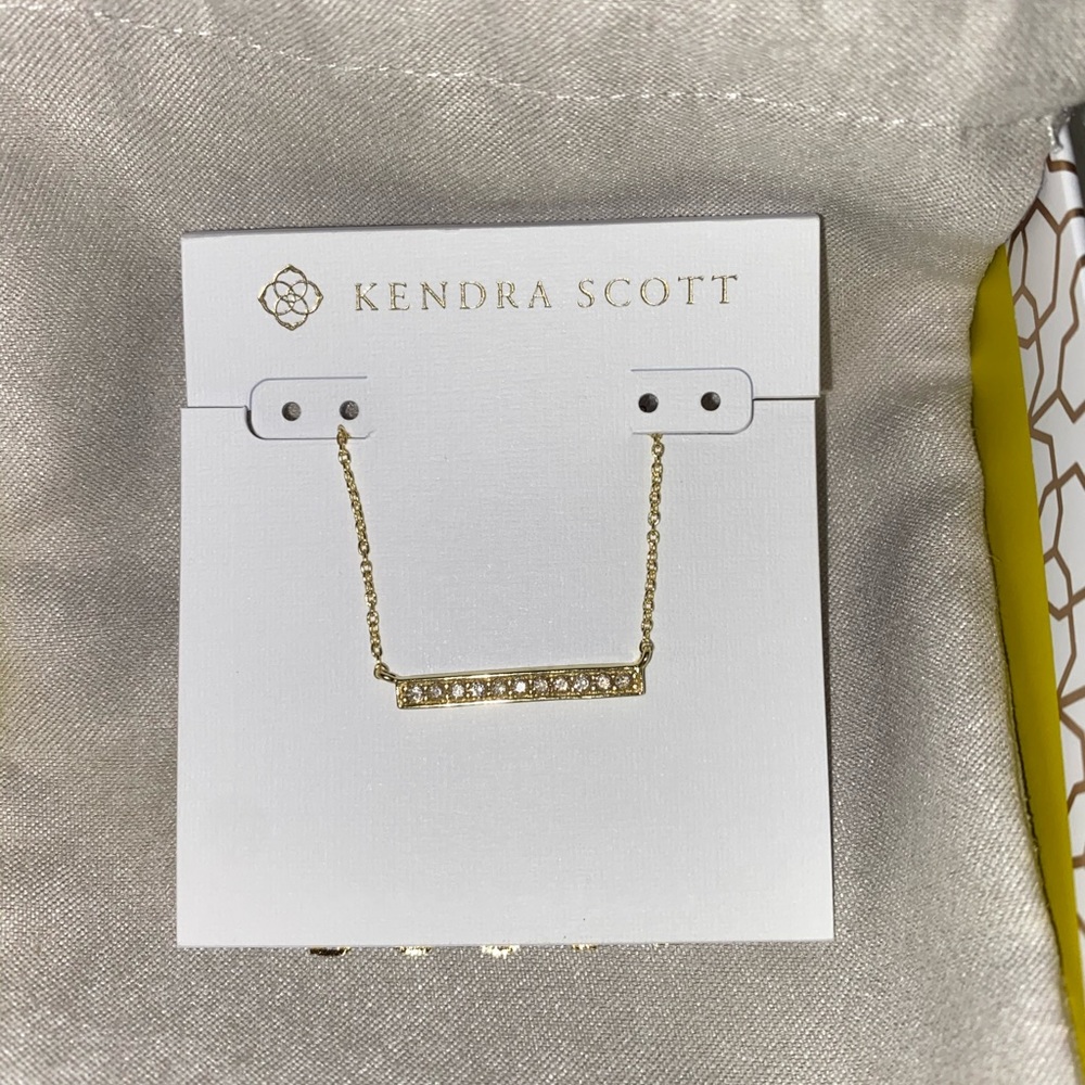 Kendra Scott Addison Pendant Necklace